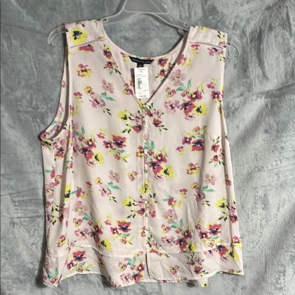 Floral Sleeveless Top - Multicolor lightweight and perfect for spring and summer - Picture 1 of 6